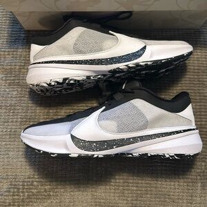 Zoom Freak 5 size 13